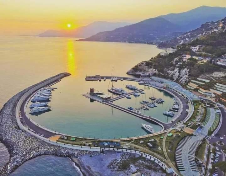 Apartamento Casa Fronte Mare Ventimiglia Exterior foto