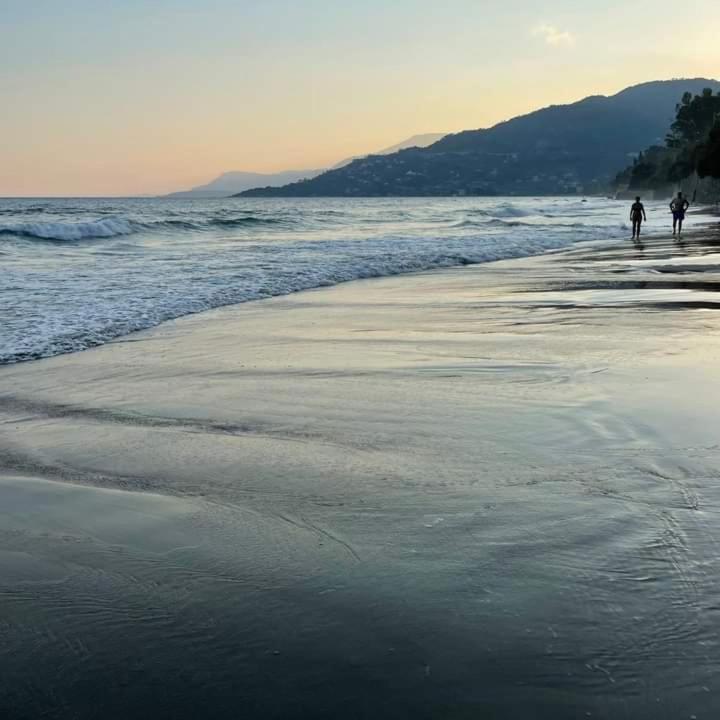 Apartamento Casa Fronte Mare Ventimiglia Exterior foto